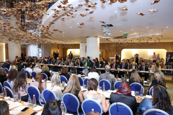 السيدة الأولى بلقاء تنسيقي لهيئة شؤون المرأة مع شركائها الدوليين: ملتزمون بمبدأ المساواة بين الجنسين