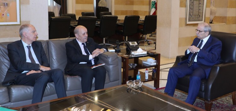 سلام بحث مع لودريان في نتائج مفاوضات واشنطن ومساعي وقف إطلاق النار