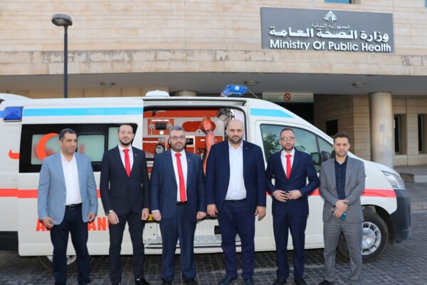 وزارة الصحة العامة تسلّم جمعية الإسعاف اللبناني سيارة إسعاف مقدمة كهبة من العراق