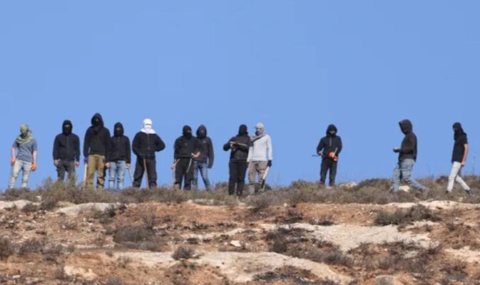 "هآرتس": عشرات المسؤولين الإسرائيليين السابقين طالبوا الحكومة بالقضاء على الإرهاب اليهودي المنتشر في الضفة الغربية