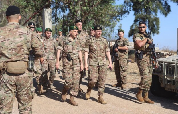 الجيش: العماد هيكل تفقد الوحدات العسكرية المنتشرة في زوطر الغربية وشدد على اتخاذ الاجراءات لتأمين عودة آمنة للأهالي