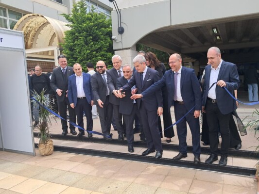 وزير الصناعة خلال افتتاح معرض الوظائف في جامعة سيدة اللويزة: جسر بين التعليم والاقتصاد وفرصة لربط الطلاب بسوق العمل