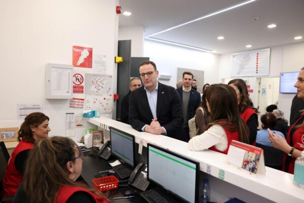 وفد برلماني ألماني يزور مشاريع منظمة مالطا في بيروت ويؤكد دعمه للبنان