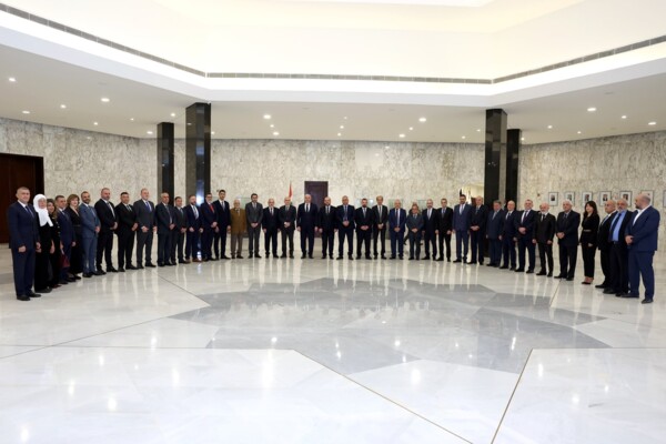 عون: المفاوضات لا تعني التنازل ولا الاستسلام بل لحل المشاكل ومن المهم أن يقف اللبنانيون إلى جانب دولتهم