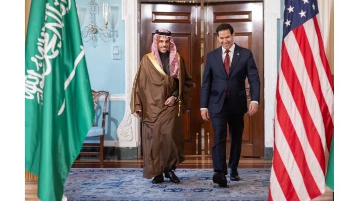 وزير الخارجية السعودي التقى في واشنطن نظيره الاميركي وبحث معه أهمية حماية أمن الملاحة في باب المندب وهرمز