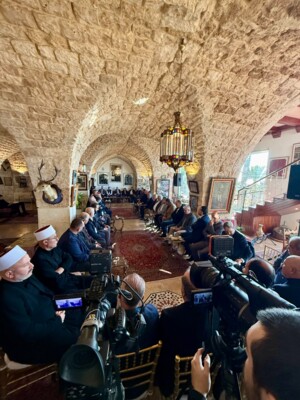 أرسلان بحث في ملف النازحين مع فاعليات عاليه: للتنسيق بين البلديات والجهات الرسمية والأحزاب والمنظمات لضمان توزيع عادل وفعّال للمساعدات