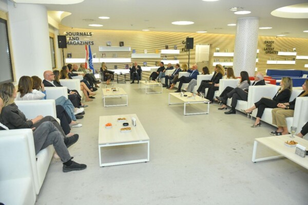 جامعة الروح القدس نظمت جلسة حوارية بعنوان Brewing Strategy with Almaza واستضافت رئيس مجلس إدارة بيرة ألمازا