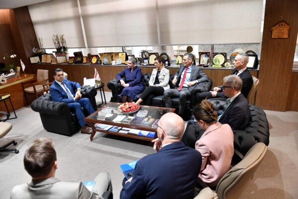 مرقص سلم البعثة الأوروبية وسفراء الاتحاد الأوروبي مذكرة احتجاج على الاعتداءات الإسرائيلية وطالب بدعم لحماية الصحافيين