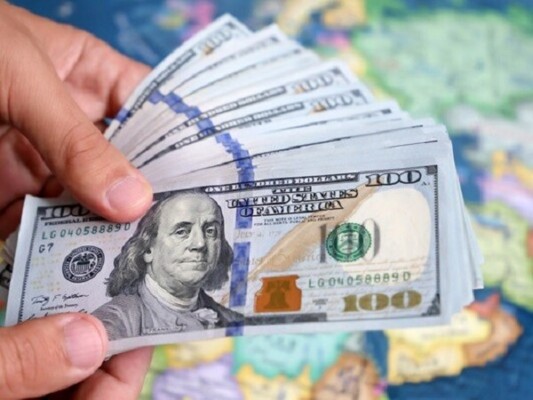الدولار يتجه لخسارته الأسبوعية الخامسة بعد بيانات الوظائف الأميركية التي تدعم خفض الفائدة