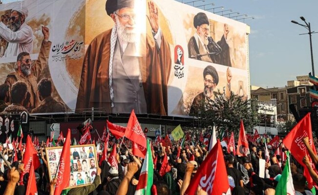 "تسنيم": انطلاق مراسم تشييع السيد علي خامنئي في طهران