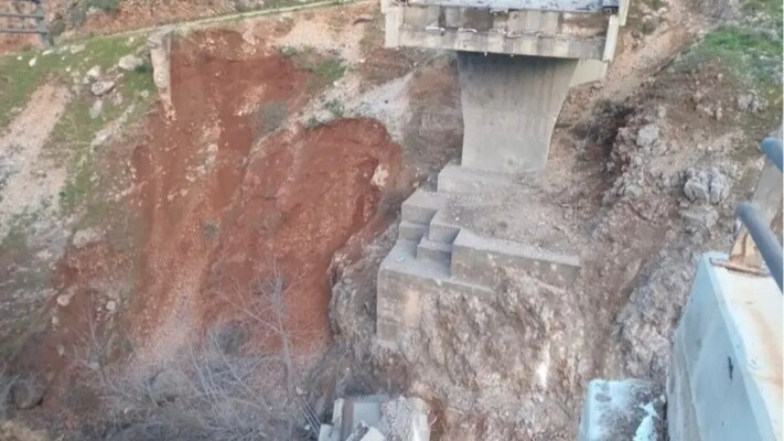 الطيران الحربي الاسرائيلي أغار مرتين على جسر الدلافة ما ادى الى تدميره