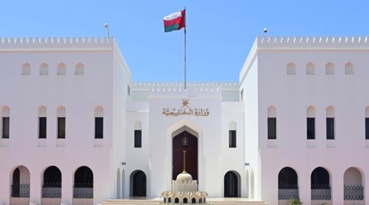 الخارجية العمانية دانت الغارات على مطار أبو الظهور: ندعم كل ما يصون سيادة سوريا