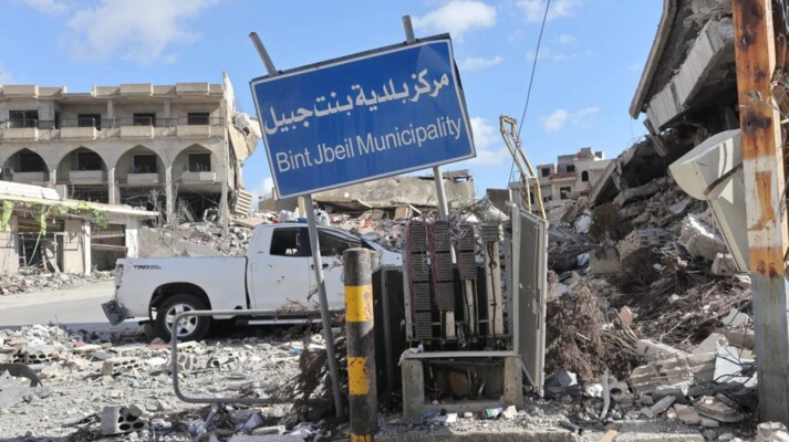 موقع "واي نت" العبري: إسرائيل تنقل ثقل هجومها إلى بنت جبيل التي تشكل موقعا رمزيا وعسكريا مهما لحزب الله