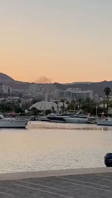 وسائل إعلام إسرائيلية: مسيرة تصيب هدفا في إيلات جنوبي إسرائيل وتصاعد أعمدة دخان من أحد المباني