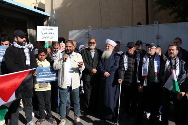 اعتصام فلسطيني أمام "الأونروا" في صيدا احتجاجًا على "سياسات الإهمال" ورفضًا للمسّ بحقوق اللاجئين