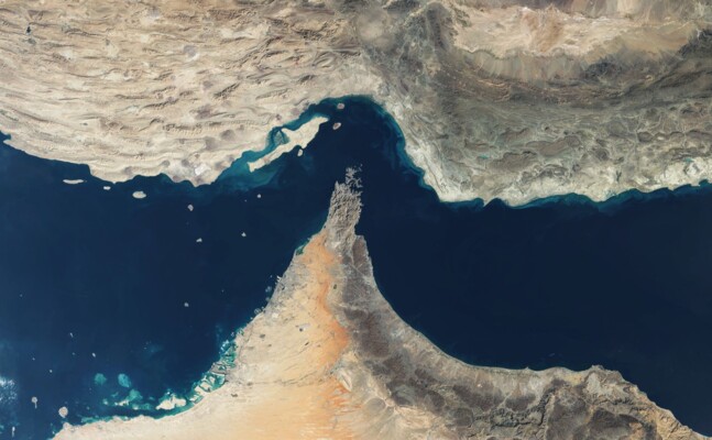 مسؤول إيراني لـ"رويترز": طهران استبعدت مقترح عمان بشأن الإدارة الإقليمية المشتركة لمضيق هرمز
