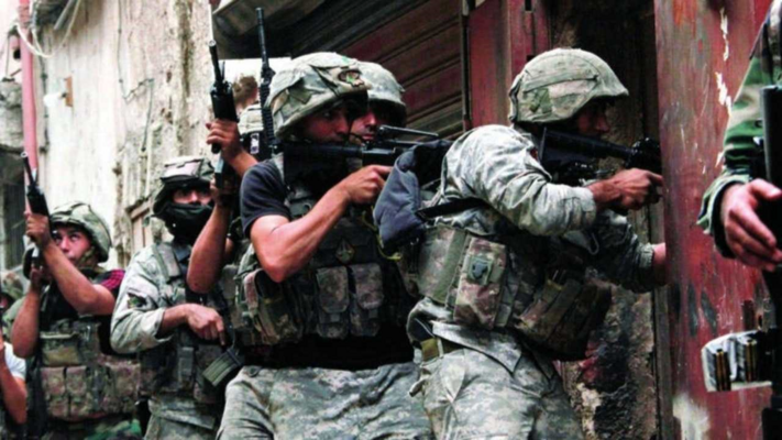 "النشرة": مداهمة للجيش في حي تل الأبيض في بعلبك وتوقيف شخصين