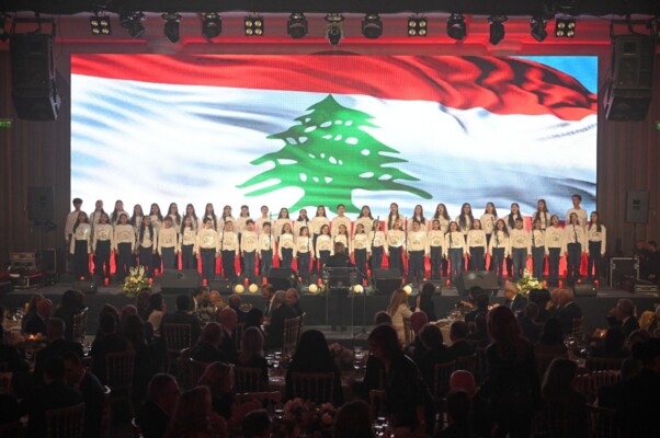 المطران عودة خلال عشاء جمعية القديس بورفيريوس: لم تننشأ لتكون رقما على لائحة الجمعيات بل شمعة مضاءة في عالم مظلم