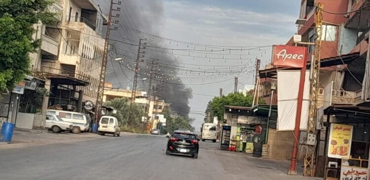 قطع السير على طريق العبدة - حلبا بالإطارات المشتعلة احتجاجاً على قانون العفو العام
