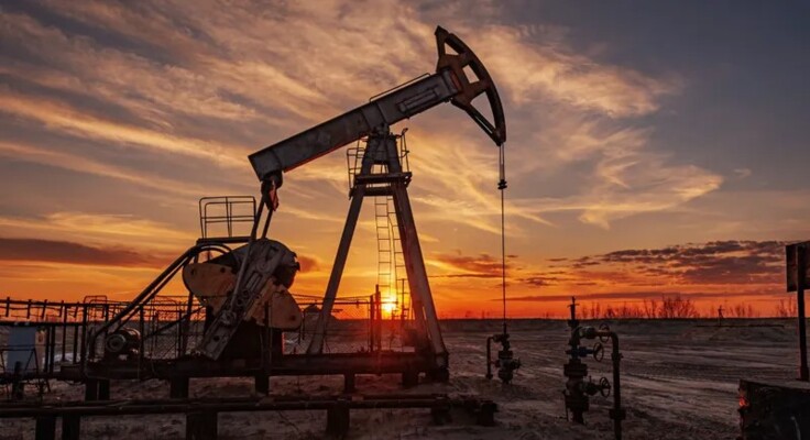 "رويترز": النفط يهبط بنحو 13% بعد إعلان إيران فتح مضيق هرمز