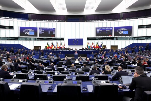 البرلمان الأوروبي صادق على قرار يحظر جميع واردات الغاز الروسي بحلول نهاية العام 2027