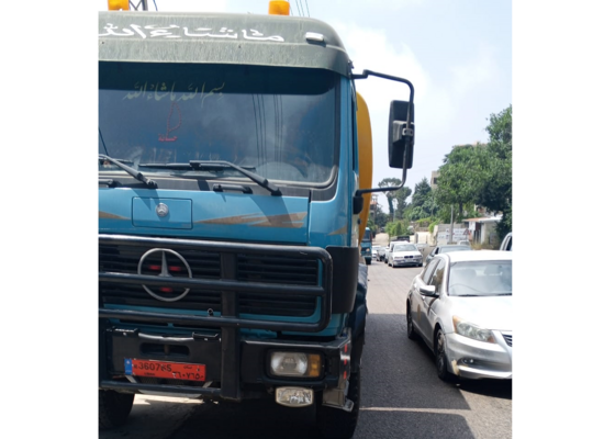 تعطل شاحنة على الطريق الدولية محلة ضهور العبادية باتجاه بحمدون وحركة المرور كثيفة