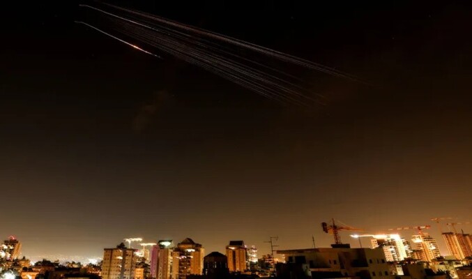 الجبهة الداخلية الإسرائيلية: إطلاق صفارات الإنذار في منطقة جنوب البحر الميت إثر رصد هجوم صاروخي إيراني