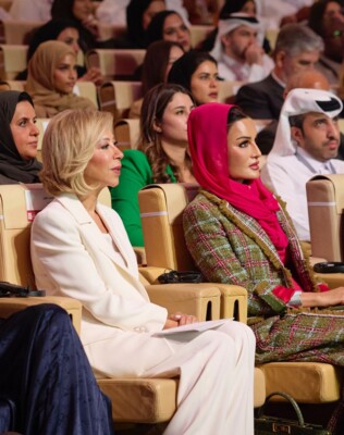 السيدة الأولى شاركت في مؤتمر وايز بالدوحة وركزت على أهمية التعليم ومشروع مدرسة المواطنية