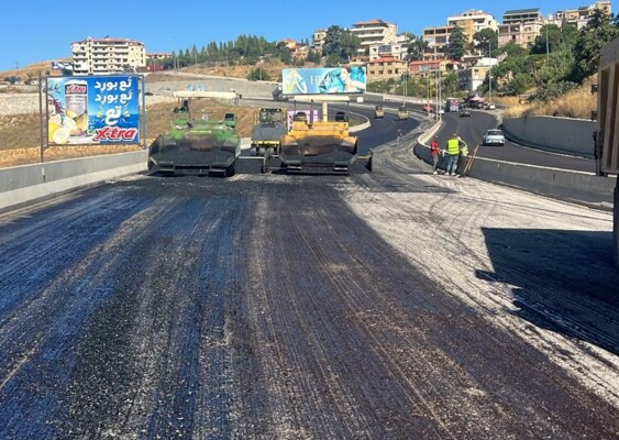 التحكم المروري: استكمال أعمال التزفيت على جسر المديرج باتجاه البقاع وتحويل السير