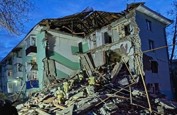 12 مصابا جراء انهيار جزئي لمبنى سكني في سمارا الروسية بعد هجوم مسيّرات أوكرانية