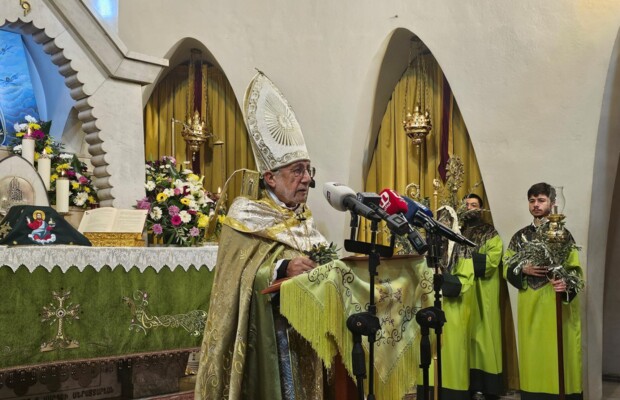 ميناسيان ترأس قداس أحد الشعانين في برج حمود: لبنان بحاجة إلى محبّتنا وتضحياتنا ووحدتنا الصادقة ليقوم من محنته منتصرًا