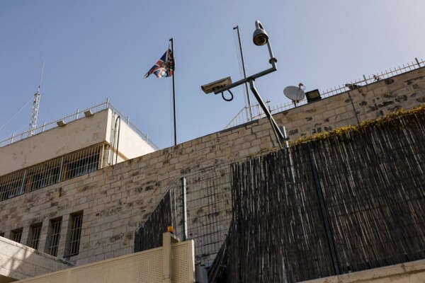 إغلاق القنصلية البريطانية في القدس الشرقية مع السماح لبعض الدبلوماسيين بالبقاء