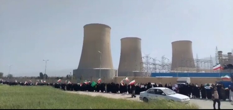 وكالة "فارس": سلسلة بشرية أمام محطة كازرون لتوليد الكهرباء في إيران ردا على التهديدات الأميركية