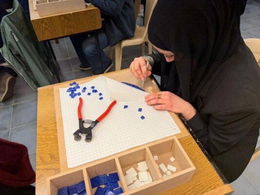 وزارة العمل والمعهد الفني الأنطوني افتتحا دورة مجانية مكثقة في فن الفسيفساء الموزاييك