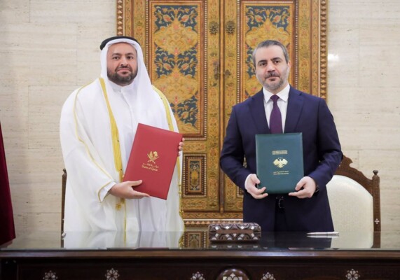 الشيباني بحث مع الخليفي بتعزيز التعاون ووقعا مذكرة تفاهم بمجال الدراسات الدبلوماسية