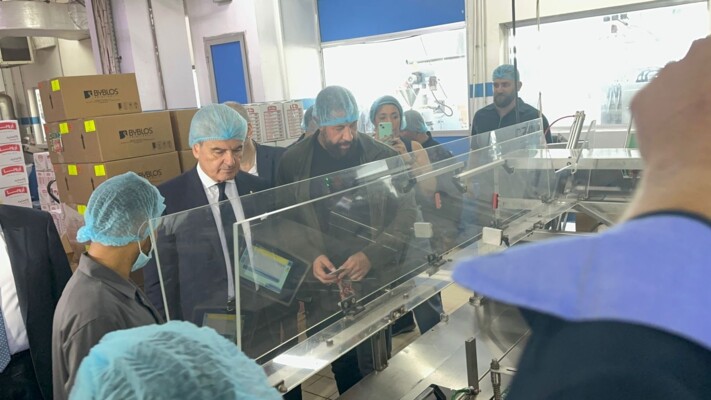 عيسى الخوري جال على مصانع في كسروان: التحاليل المخبرية أظهرت أن مياه تنورين نظيفة