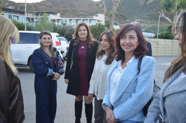 افتتاح القرية الميلادية في Serenata بمشاركة إعلامية بدعوة من الوزيرة السابقة زينة عكر