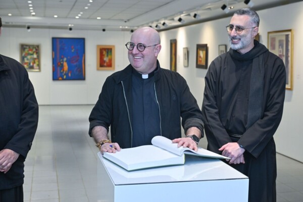 الأب غييرمي في ضيافة جامعة الروح القدس- الكسليك: نؤكد على ضرورة المحبة والحوار