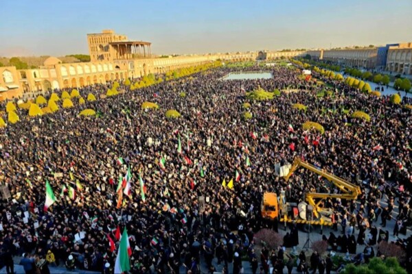 الحرس الثوري الإيراني: نقول للشعب لا تقلقوا بشأن الميدان وواصلوا حضوركم في الشوارع بقوة