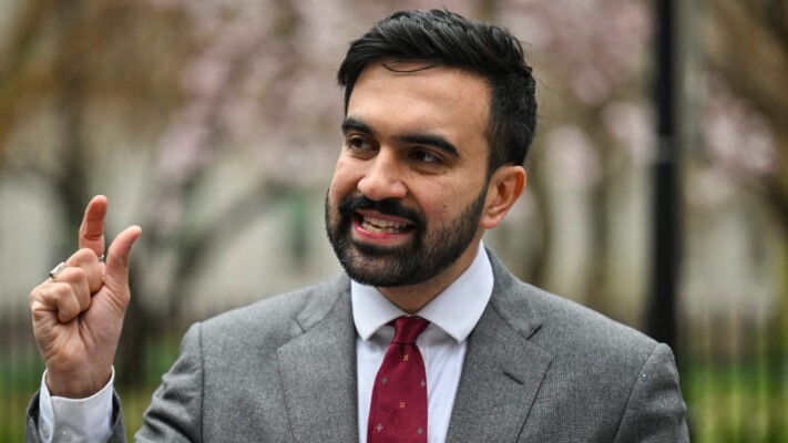 غضب في نيويورك بعد فيديو اعتداء شرطيين على رجل من ذوي البشرة السوداء وممداني يندد