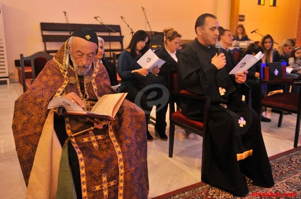 كاتدرائية القديس توما في صور أحيت رتبة سجدة الصليب