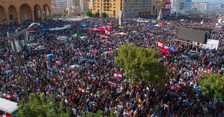 سبع سنوات على "17 تشرين"... لماذا لم يتحوّل الاعتراض إلى قوة سياسية متماسكة؟