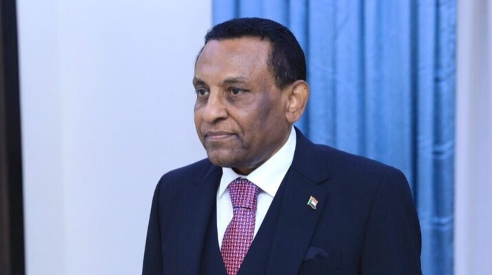 رئيس الوزراء السوداني أعلن عودة الحكومة إلى الخرطوم من مقرّها المؤقت في بورت سودان