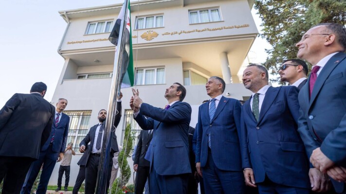 الشيباني افتتح القنصلية السورية في مدينة غازي عنتاب في جنوب تركيا