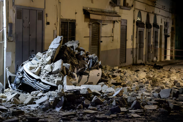 26 جريحًا وإجلاء نحو 300 شخص جراء هزة أرضية وقعت في جنوب إيطاليا