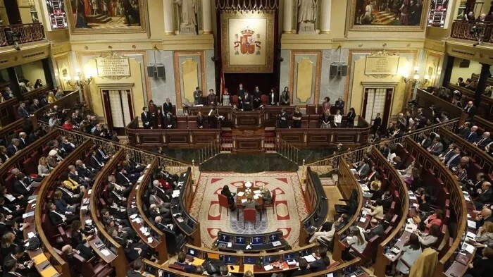 البرلمان الإسباني أقرّ قانونًا يفرض حظرًا على الأسلحة من إسرائيل وإليها