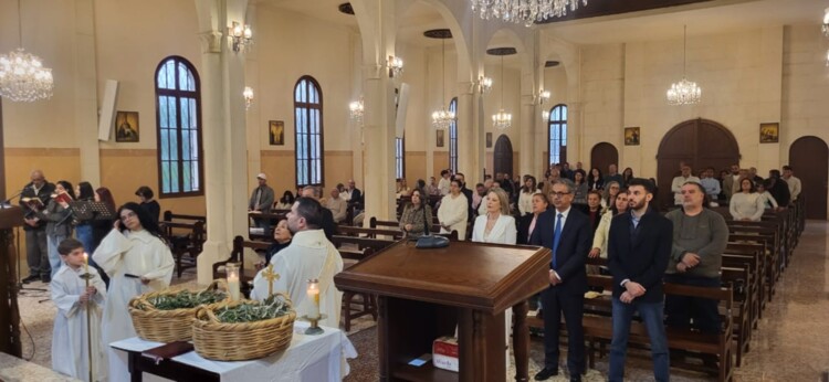 المطران العمار ترأس قداس ورتبة الشعانين: نصلي ليزرع السلام في القلوب والنفوس والأذهان