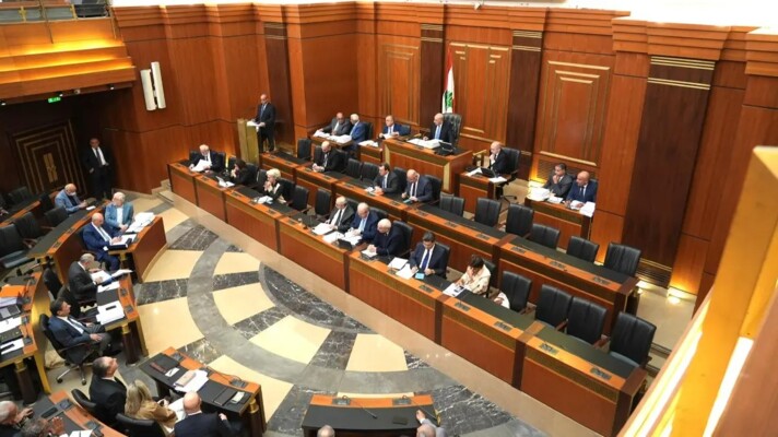 مجلس النواب أقر اقتراحين قانونيين يتعلقان بإعادة مسرّحين من الضابطة الجمركية وتعديل قانون حماية المستهلك