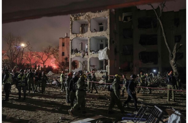 "معاريف": 2734 إسرائيليا نزحوا إلى مراكز إيواء جراء الحرب بينهم 1000 تم إجلاؤهم من عراد وديمونة الليلة الماضية