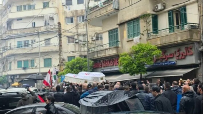 موكب جثماني بيار معوض وزوجته انطلق من عين سعادة الى كسروان ويمر بعدة محطات وداعية